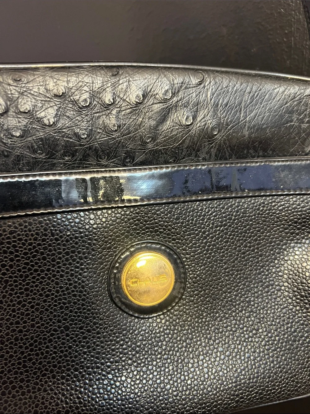 VINTAGE Chaus Black Leather Crossbody Bag with Gold Accent - Picture 4 of 6